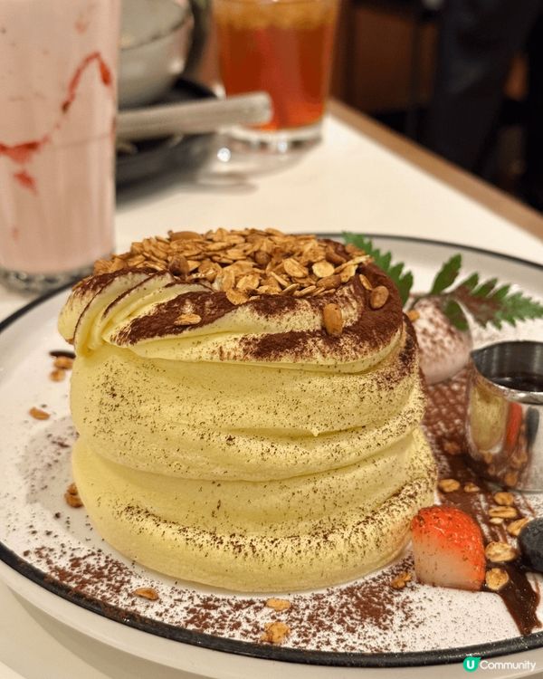 新城市廣場內高質西餐廳， Tiramisu pancake不...