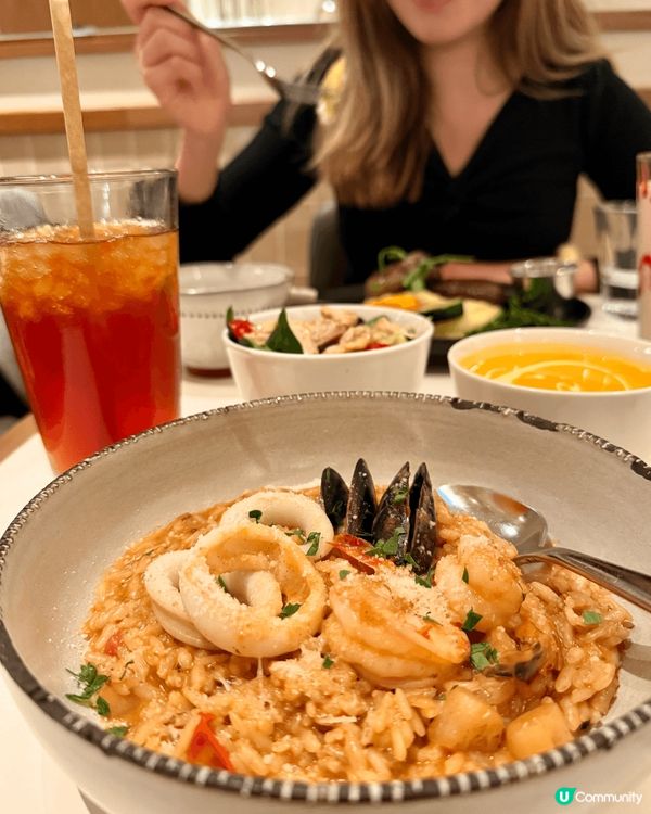 新城市廣場內高質西餐廳， Tiramisu pancake不...