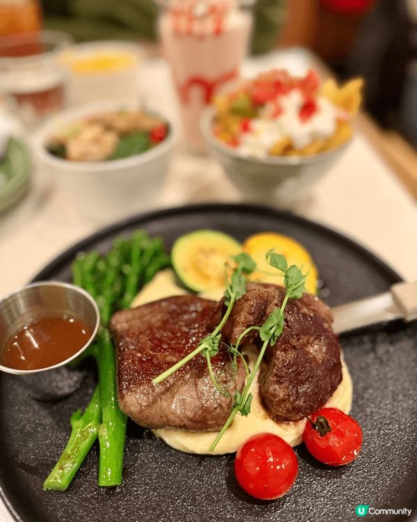 新城市廣場內高質西餐廳， Tiramisu pancake不...