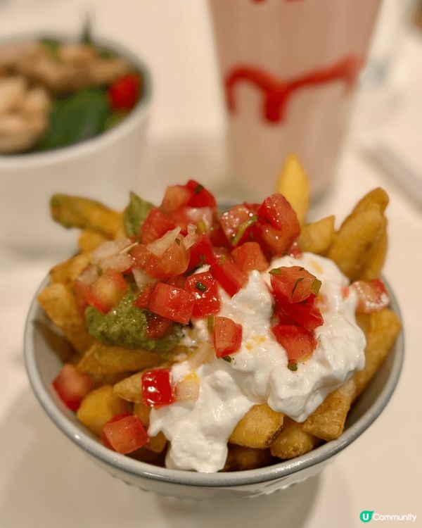 新城市廣場內高質西餐廳， Tiramisu pancake不...