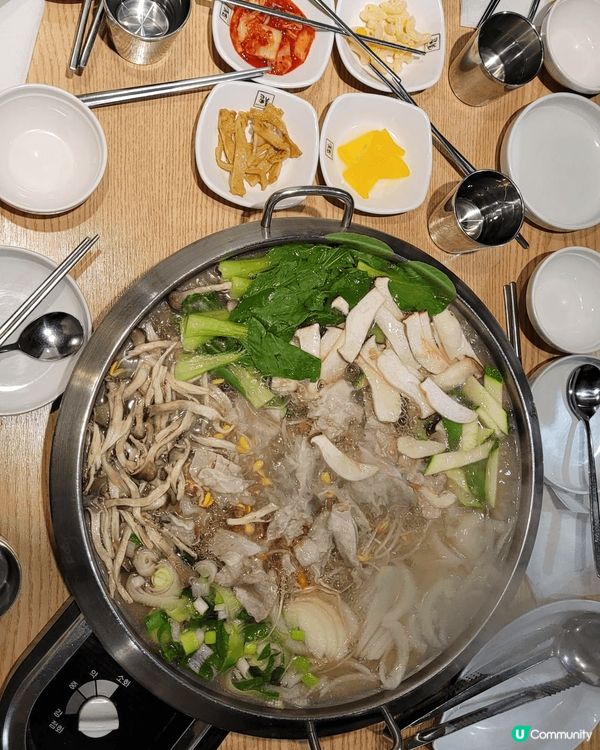 菜乾猪骨煲，韓燒猪墨魚，人參清雞湯飯，雞胸內有糯米飯好飽肚，...