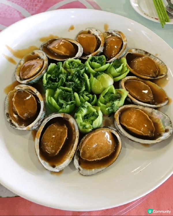 香港的海鮮餐很豐富，有鮑魚、帶子、蝦、魚更是少不了。