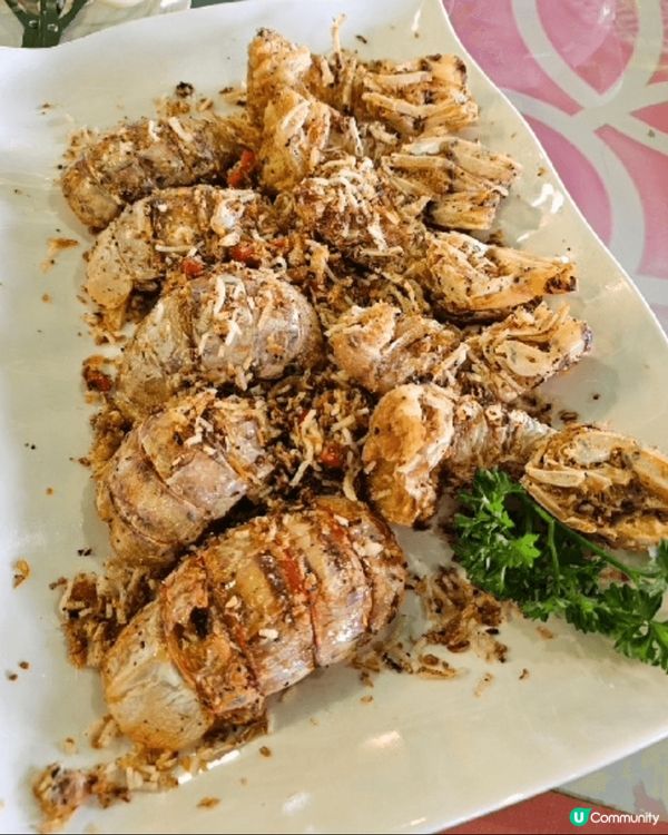 香港的海鮮餐很豐富，有鮑魚、帶子、蝦、魚更是少不了。