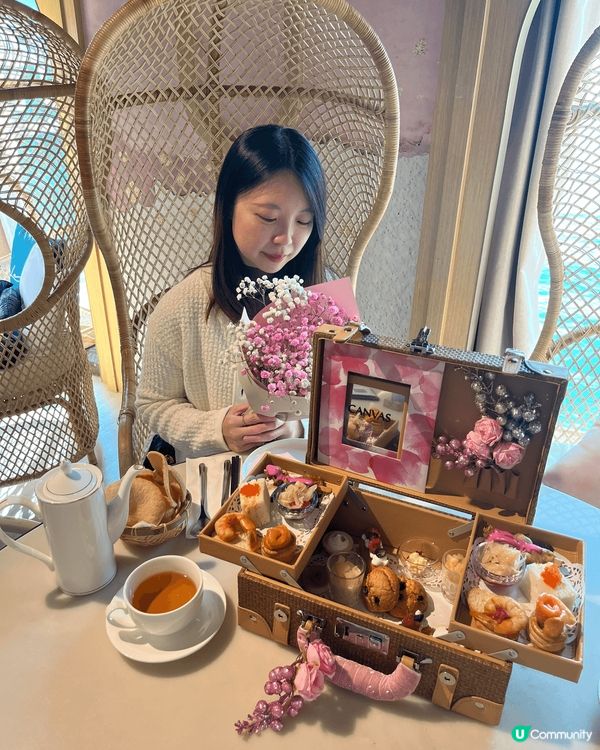 呢間位於海港城嘅泰國餐廳同canvas合作嘅下午茶，以花做主...