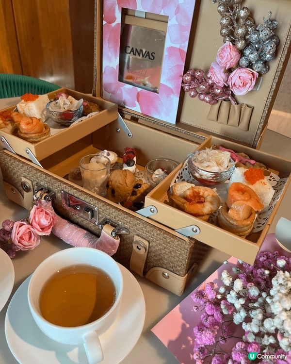 呢間位於海港城嘅泰國餐廳同canvas合作嘅下午茶，以花做主...