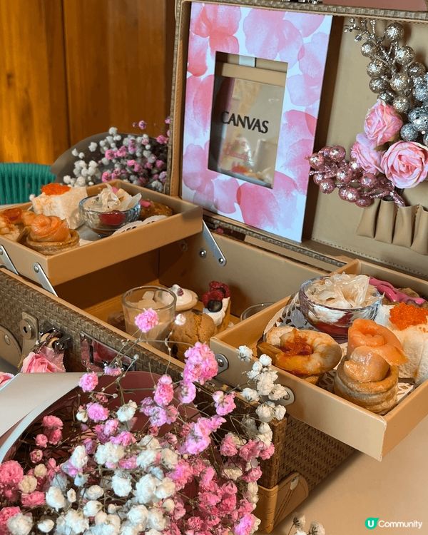 呢間位於海港城嘅泰國餐廳同canvas合作嘅下午茶，以花做主...