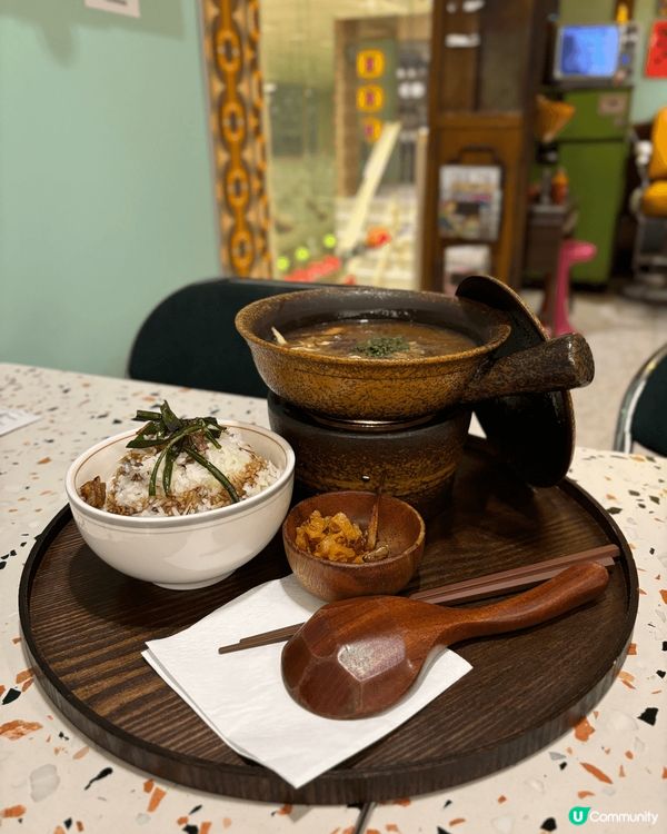 餐廳佈置充滿香港七八十年代味道，食物都好有香港特色！而且地點...