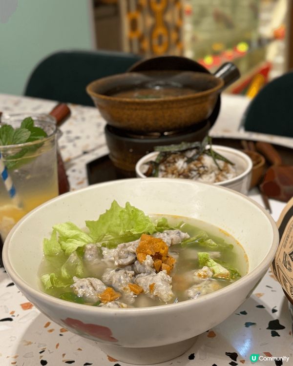 餐廳佈置充滿香港七八十年代味道，食物都好有香港特色！而且地點...