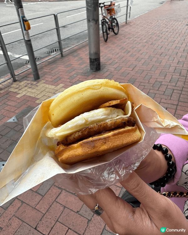 兩張觀塘華記燒鵝叉燒香脆10分好味，後兩幅荃灣名物熱香餅漢堡...