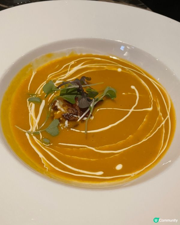 位置尖沙咀嘅低調西餐，同友人去食生日飯，點左個二人餐，由bo...