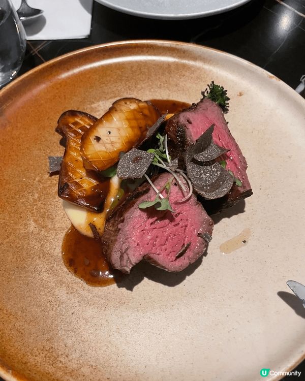 位置尖沙咀嘅低調西餐，同友人去食生日飯，點左個二人餐，由bo...