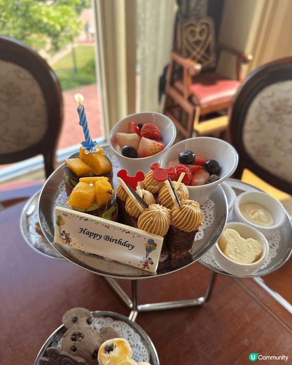 香港迪士尼樂園酒店嘅下午茶tea set好靚好精緻呀😍 海鮮...