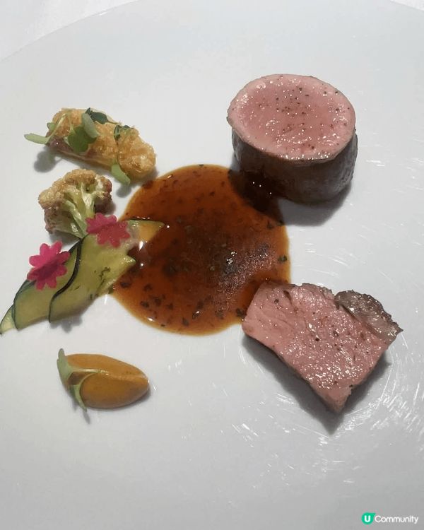 同男朋友去半島酒店慶祝拍拖8週年，環境氣氛非常浪漫，食物精緻...