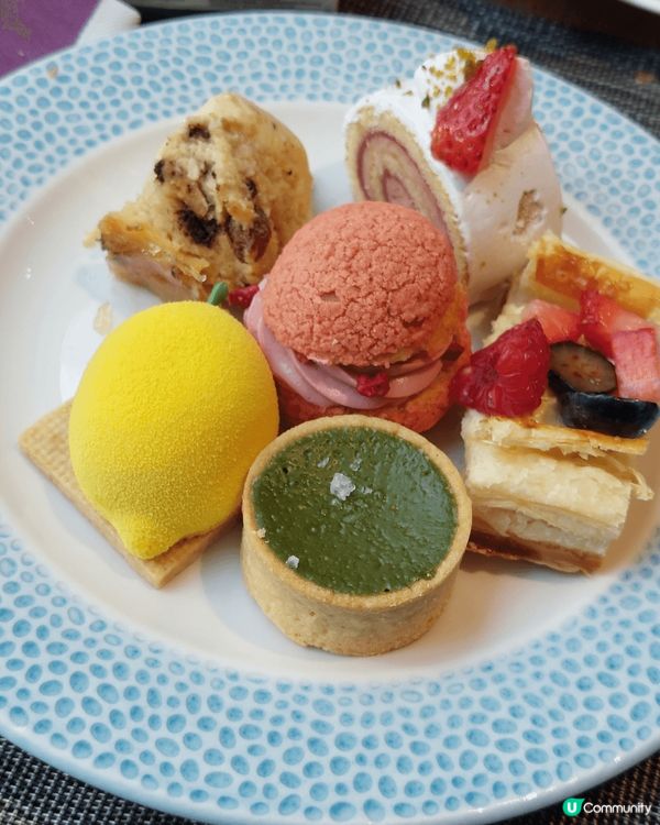 朗廷酒店自助午餐，環境舒適，服務員有禮貌，甜品美味，竟然有蒸...