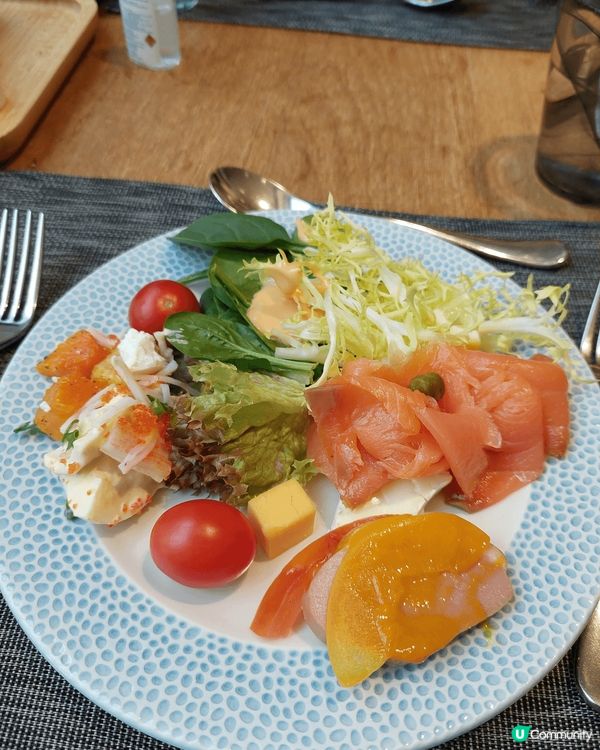 朗廷酒店自助午餐，環境舒適，服務員有禮貌，甜品美味，竟然有蒸...