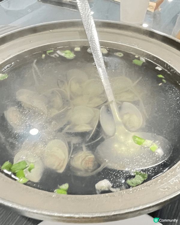 大仁哥蔗香脆皮桶仔雞- 位於台灣宜蘭；用中藥甘蔗煙燻土雞。皮...