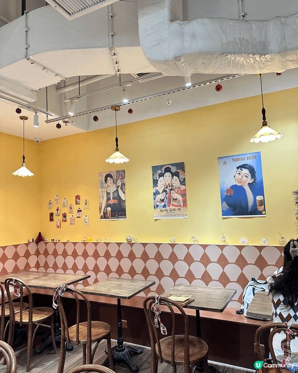 日系昭和風cafe～除左飲品打卡able外，店內同門口佈置都...