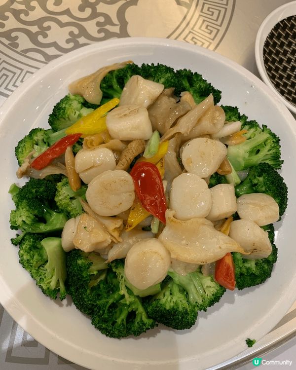 最彩福喜宴食團年飯，其中三款富貴炒蚌片脆帶子、碧綠金錢扣鮑魚...