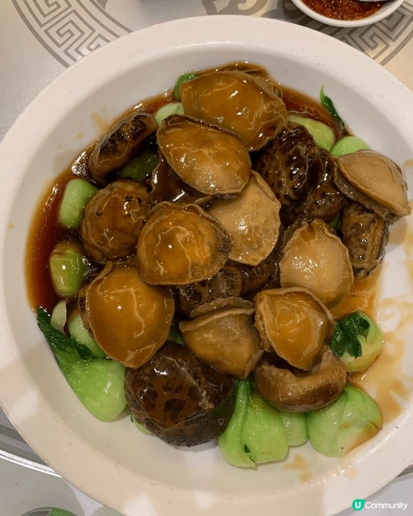 最彩福喜宴食團年飯，其中三款富貴炒蚌片脆帶子、碧綠金錢扣鮑魚...