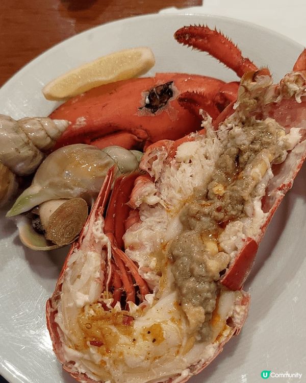 最近去咗尖沙咀K11果間凱悅酒店嘅Cafe食自助餐。冷盤同熟...