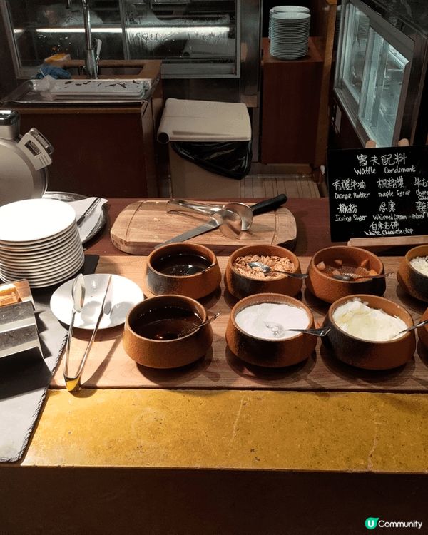 最近去咗尖沙咀K11果間凱悅酒店嘅Cafe食自助餐。冷盤同熟...