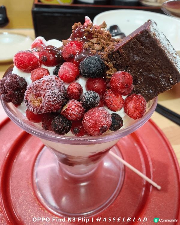 香港式pizza,加個意粉, 再加個甜品就好滿足