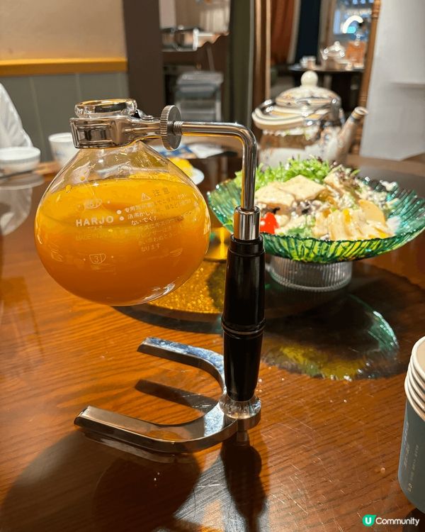 主要是去了香港及國內餐廳，最特別係在國內食蒙古菜，坐在蒙古包...