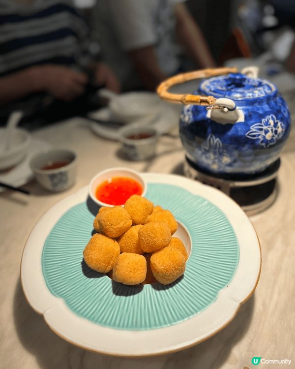 主要是去了香港及國內餐廳，最特別係在國內食蒙古菜，坐在蒙古包...