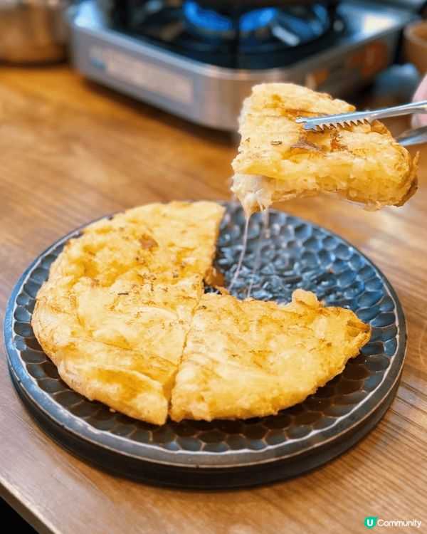 餐廳位於炮台山，湖水綠色牆身、綠植裝飾嘅佈置感覺幾小清新