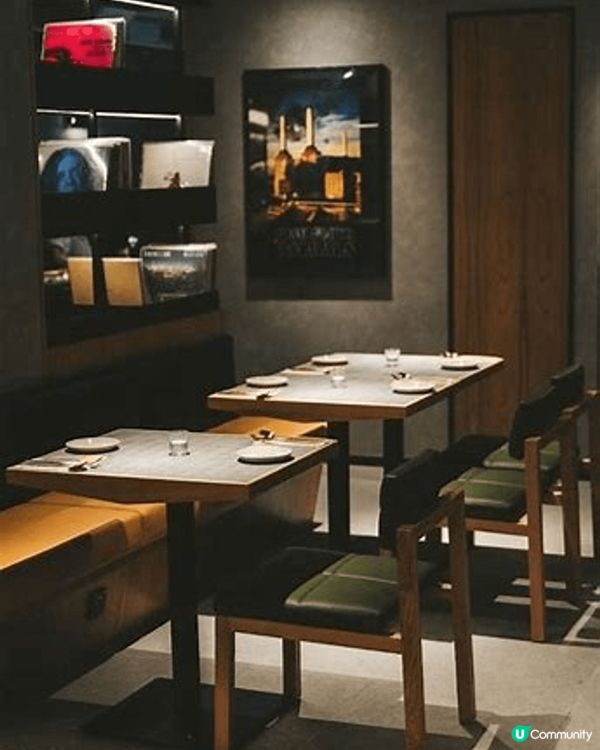 「Mercury Recalls」係一間黑膠主題音樂餐廳，日...