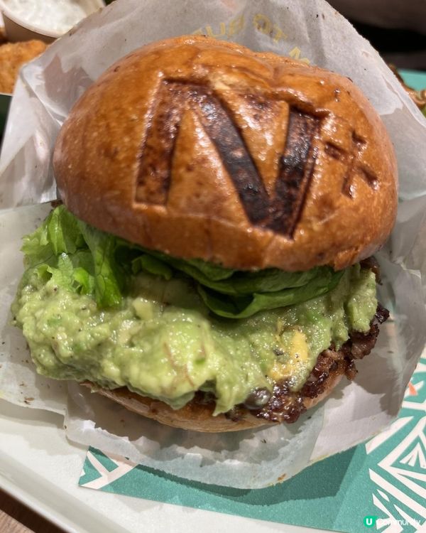 機場作主題既N+ Burger 