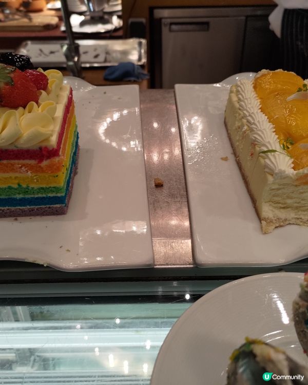 最近去咗尖沙咀K11果間凱悅酒店嘅Cafe食自助餐。冷盤同熟...