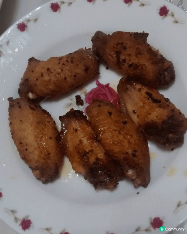 平日在家煮家常菜，煎雞翼，炒通菜，魚蛋，簡單易整又美味。