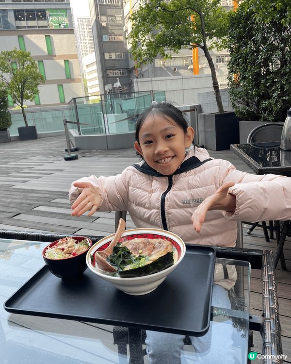 －碗美味拉麵、－個特別喜歡拉麵嘅小朋友！幸福快樂其實可以好簡...