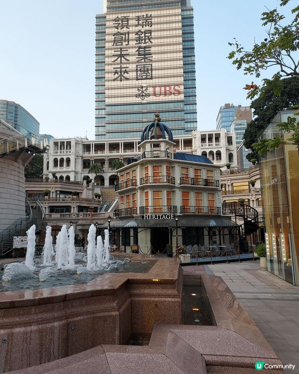 今天約了朋友在港威商埸星巴克飲咖啡下午經過1881見到水池已...