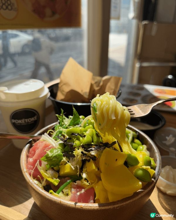 健康輕盈嘅poke bowl, 顏色鮮艷嘅食材，新鮮又可補充...