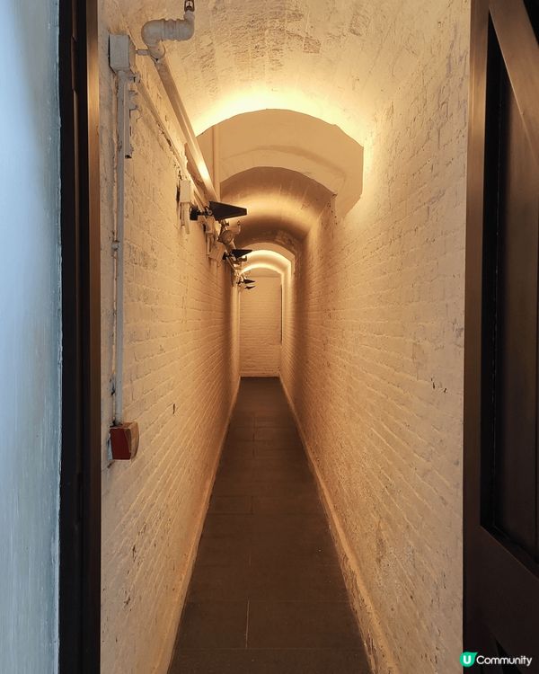 賽馬會復修軍火庫，景點夠特別，人不多，免費入場，一個鬧市中的...