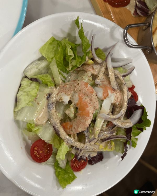 放工隨便走進一家茶餐廳，發現有西餐食喎，竟然又唔錯喎，大份抵...