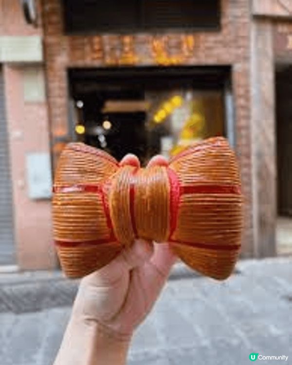 檸檬蝴蝶結酥是一款外形精緻、口感清新的甜點。這款美食通常由層...