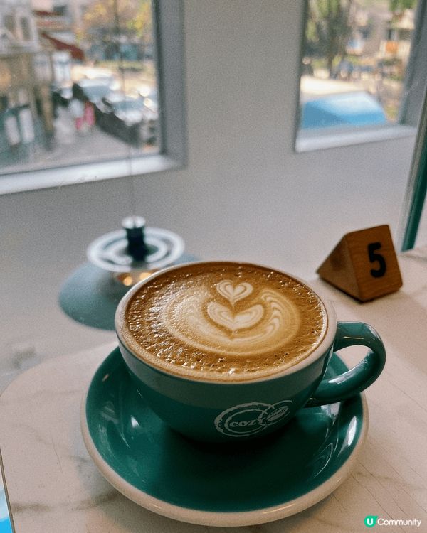 忙完一星期的工作💼假日的慢活節奏🎶去咖啡店嘆杯咖啡再食個Al...