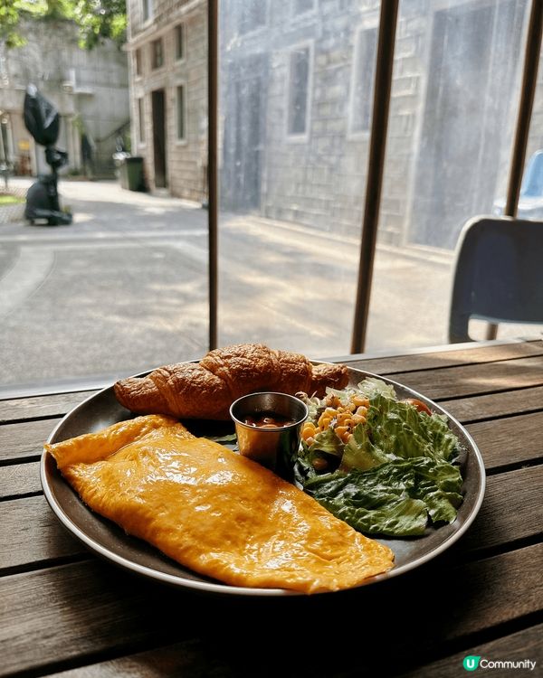 忙完一星期的工作💼假日的慢活節奏🎶去咖啡店嘆杯咖啡再食個Al...