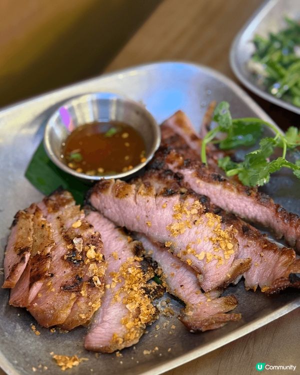 旺角新開張的泰國菜餐廳，餐廳的裝潢很地道，像是身處泰國街邊的...