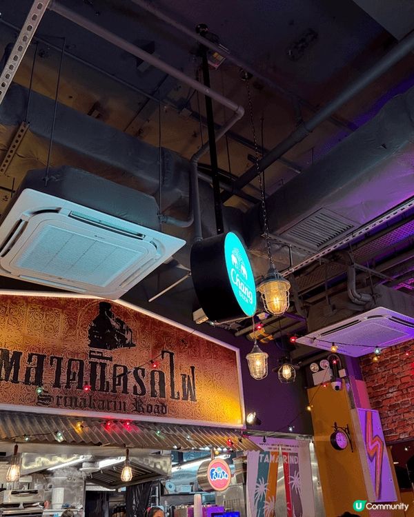 旺角新開張的泰國菜餐廳，餐廳的裝潢很地道，像是身處泰國街邊的...