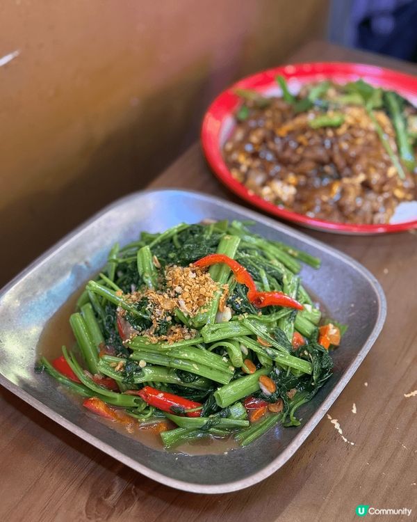 旺角新開張的泰國菜餐廳，餐廳的裝潢很地道，像是身處泰國街邊的...