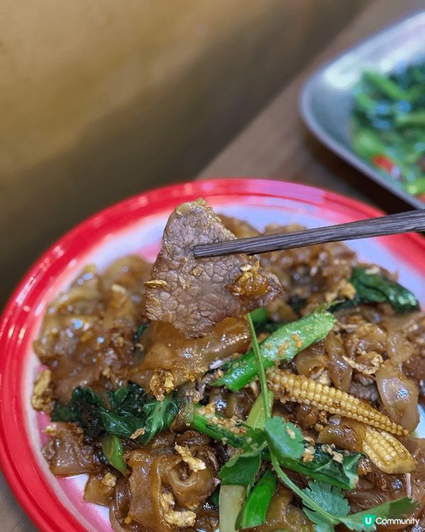 旺角新開張的泰國菜餐廳，餐廳的裝潢很地道，像是身處泰國街邊的...