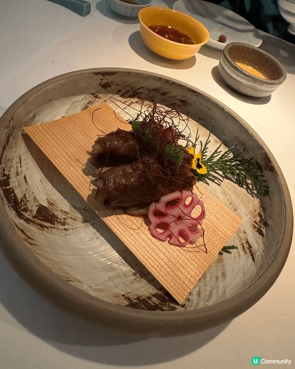 位於半島酒店內的日式懷石料理，擺盤精緻，食材配搭新穎，值得一...