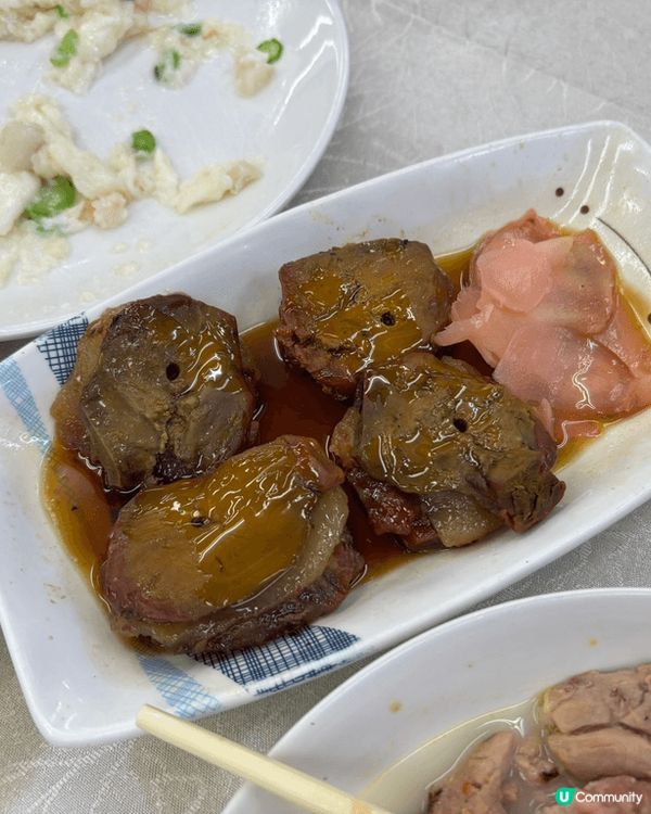 前身為蓮香居，現改名為六安居的舊式傳統香港茶樓酒家。  焗西...