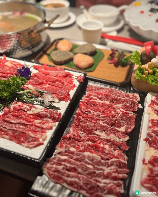 臨近新年有好多餐廳推出新春套餐menu 款款都好有特色 適合...