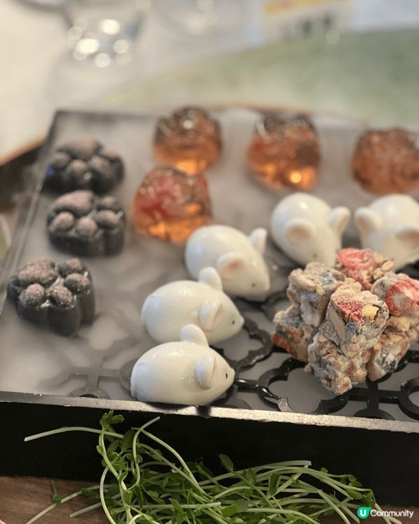 臨近新年有好多餐廳推出新春套餐menu 款款都好有特色 適合...