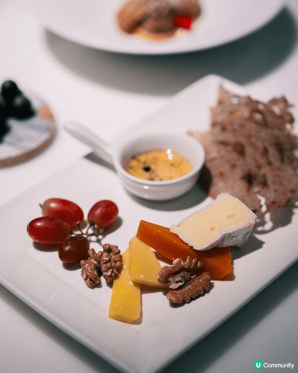 每款美食都經過精心挑選，由選材到食物擺盤都充滿心思，不只是品...